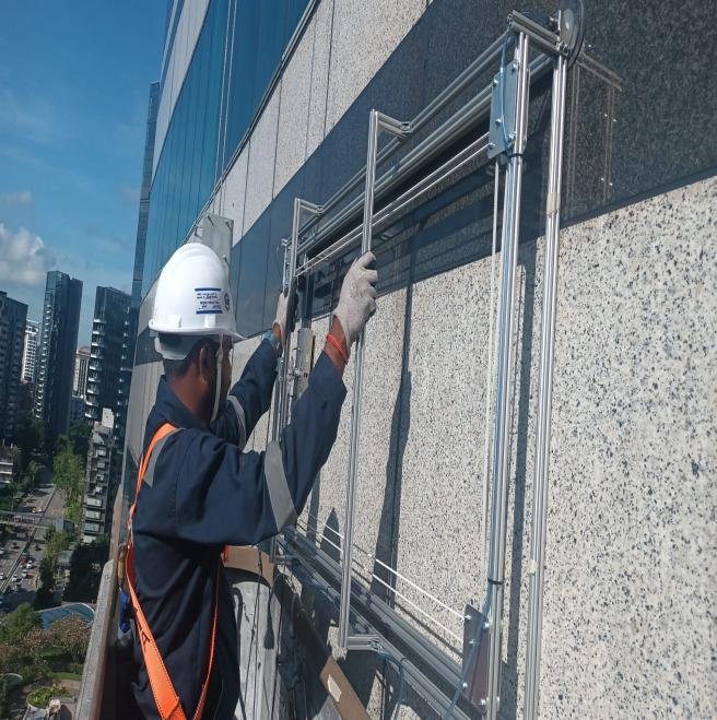 WaveScan large-area scanner on a building facade